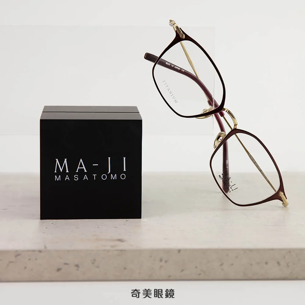 MA-JI MASATOMO 日本鈦金屬框:酒紅色方框架在品牌黑色方塊上