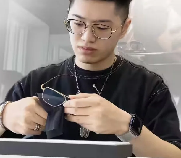 擦拭保養眼鏡